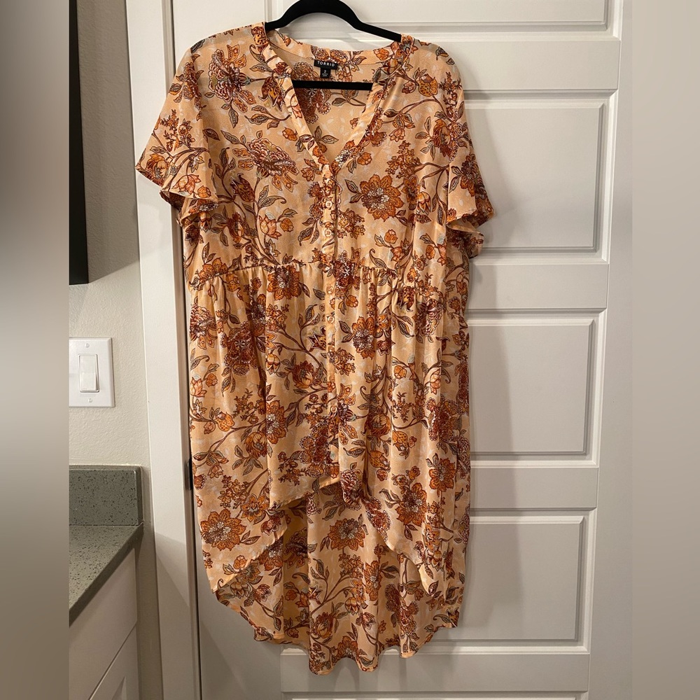 Torrid v-neck high-low blouse size 2